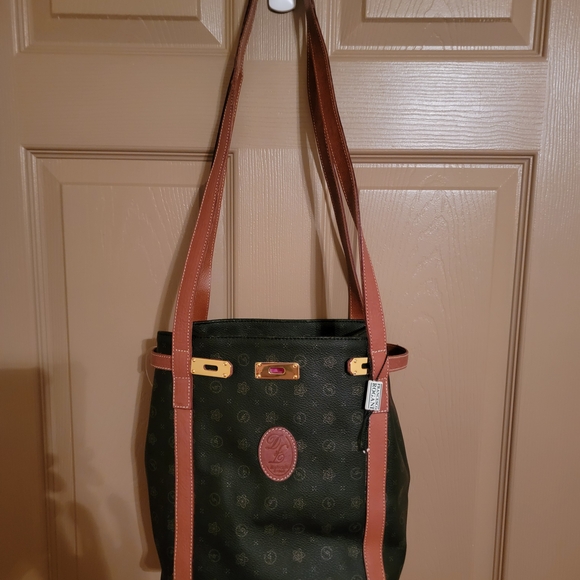 Monte Carlo Di Filanti Crossbody Bucket Bag. - Picture 11 of 11